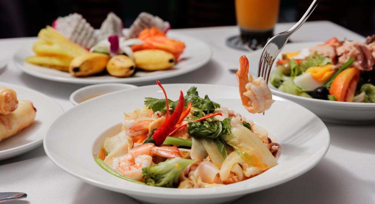 Two Seasons Siem Reap Hotel Екстер'єр фото Seafood salad