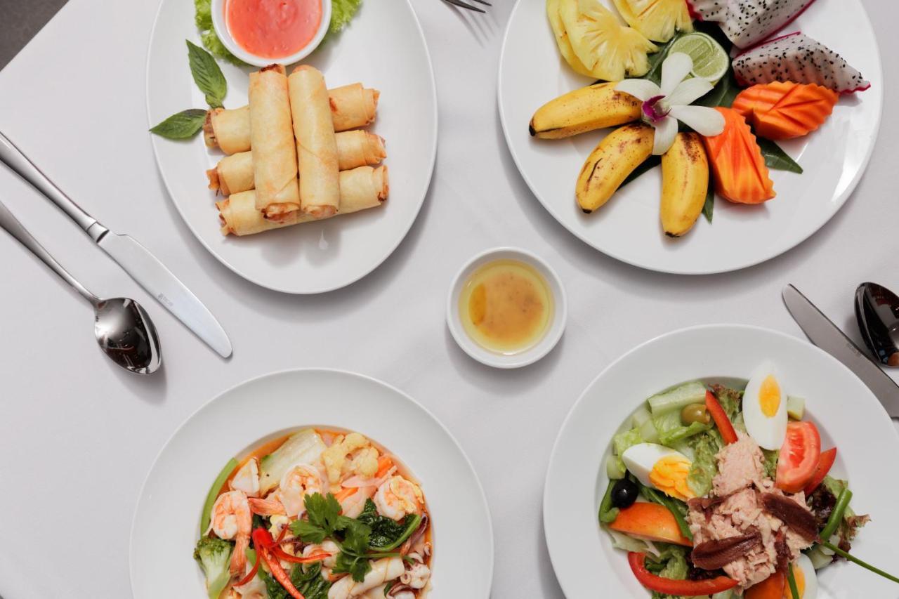 Two Seasons Siem Reap Hotel Екстер'єр фото A selection of Thai food