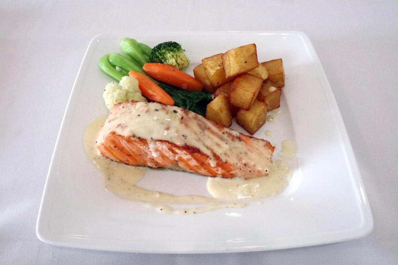 Two Seasons Siem Reap Hotel Екстер'єр фото Salmon with vegetables