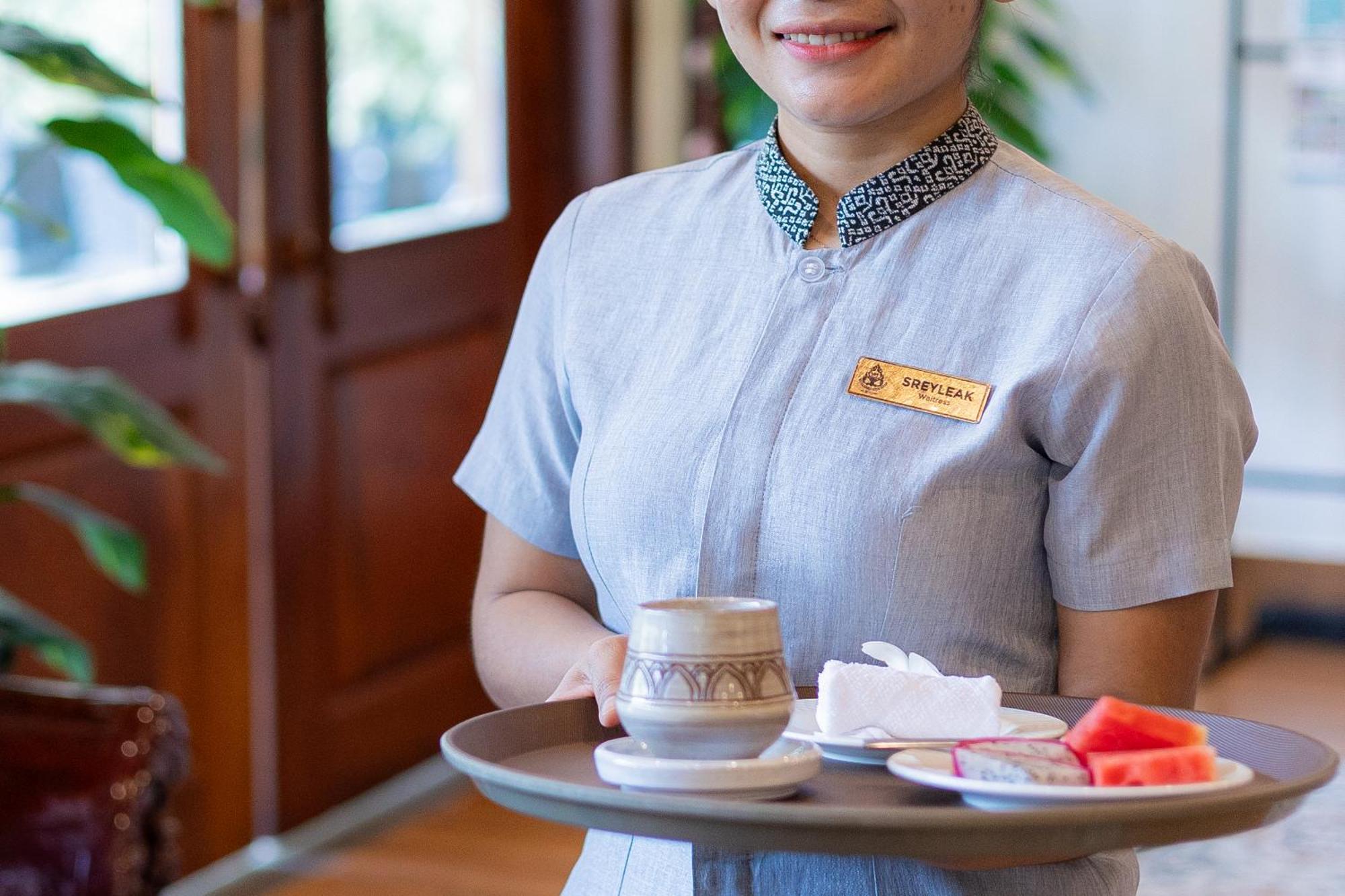 Two Seasons Siem Reap Hotel Екстер'єр фото A hotel staff serving refreshments