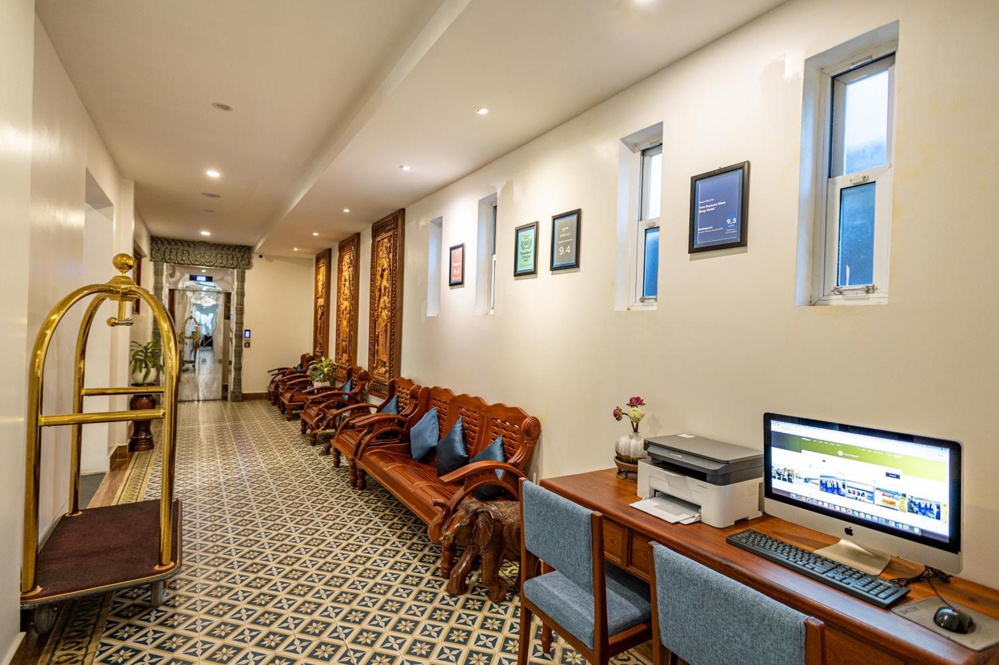 Two Seasons Siem Reap Hotel Екстер'єр фото The lobby of the hotel
