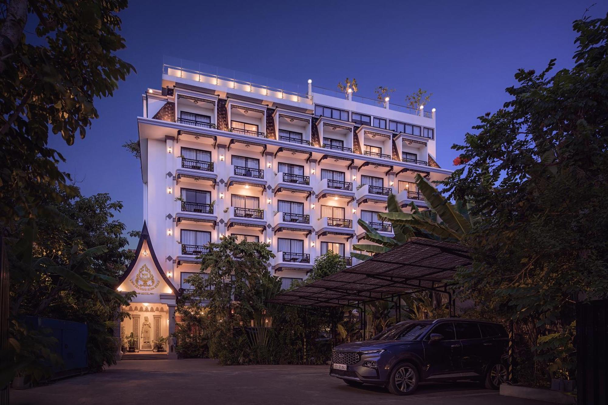 Two Seasons Siem Reap Hotel Екстер'єр фото The Royal